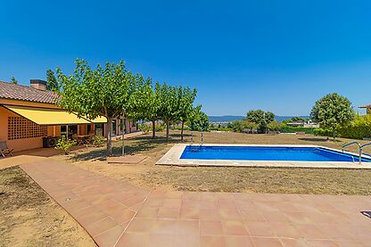 Casa aïllada a 4 vents a Montfullà-Bescanó amb piscina i molt bones vistes a la ciutat de Girona